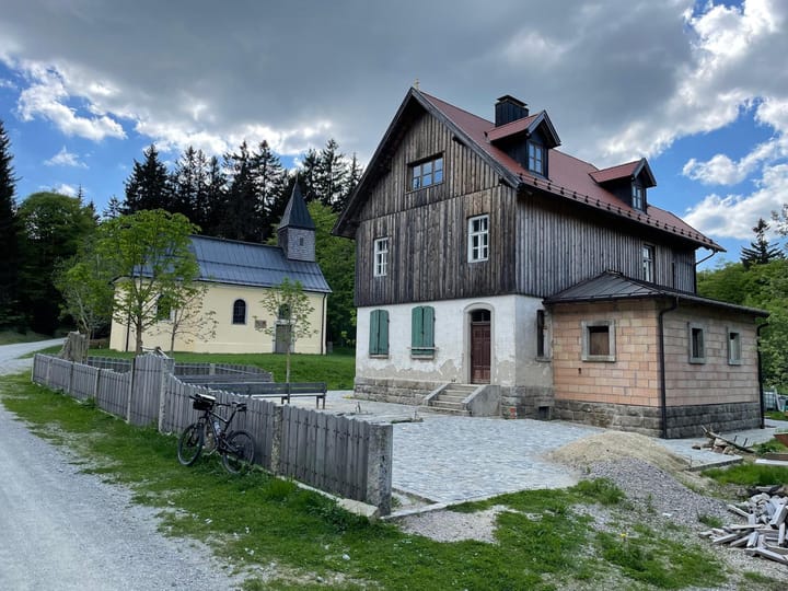 Das verlassene Dorf Leopoldsreut – Ein Denkmal der Bergwaldgeschichte